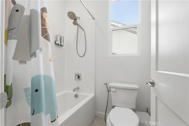 a bathroom with a toilet and a bathtub
