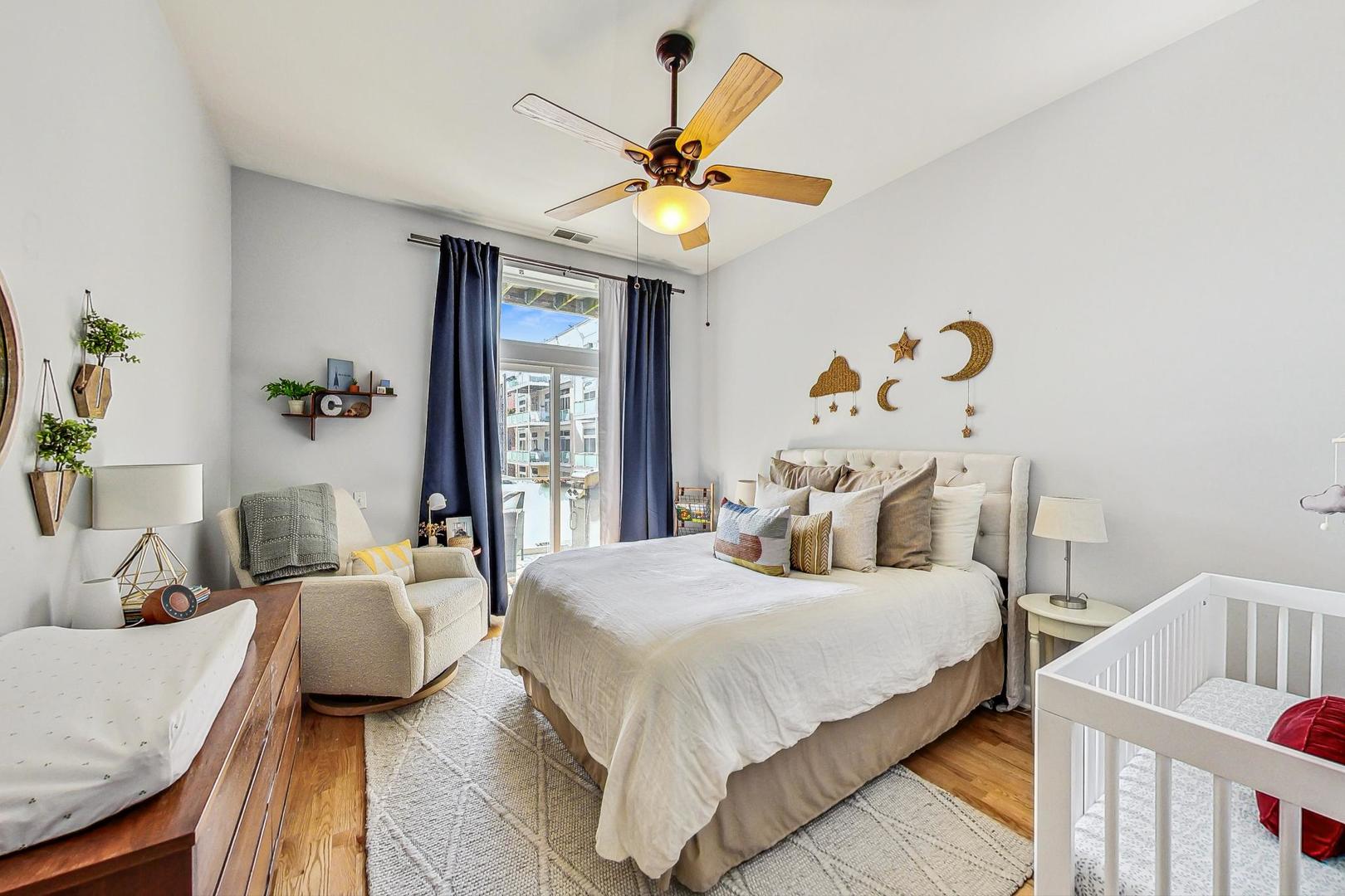 4150 North Sheridan Road, Unit 2S Chicago, IL 60613 - Photo 21 of 29 a bedroom with a bed and ceiling fan
