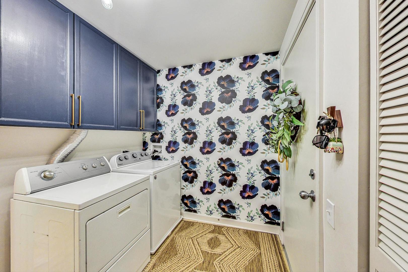 4150 North Sheridan Road, Unit 2S Chicago, IL 60613 - Photo 28 of 29 a utility room with dryer and washer