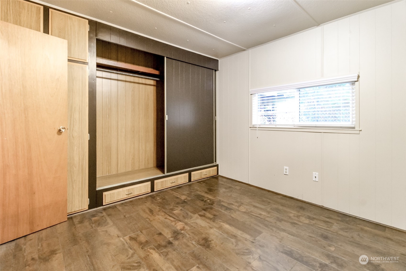 27508 220th Place Southeast Maple Valley, WA 98038 - Photo 11 of 25 an empty room with windows