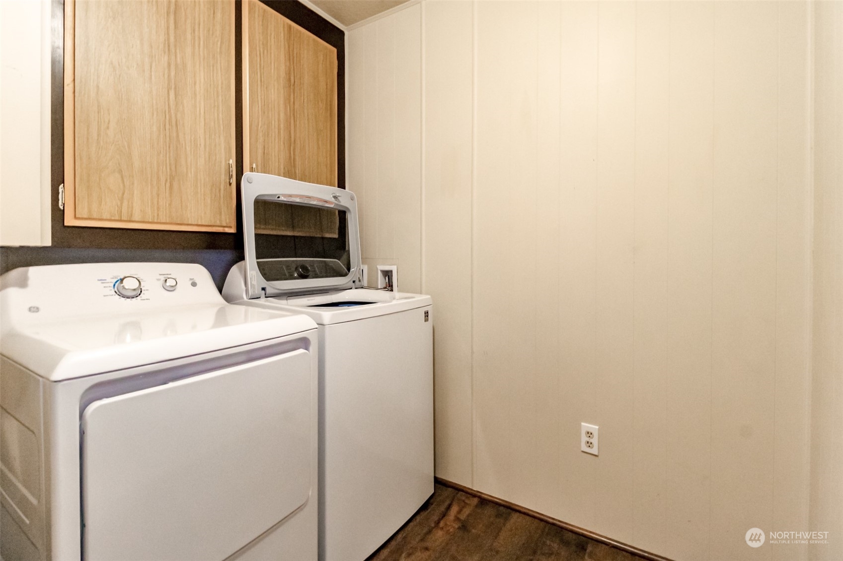 27508 220th Place Southeast Maple Valley, WA 98038 - Photo 20 of 25 a utility room with dryer and washer