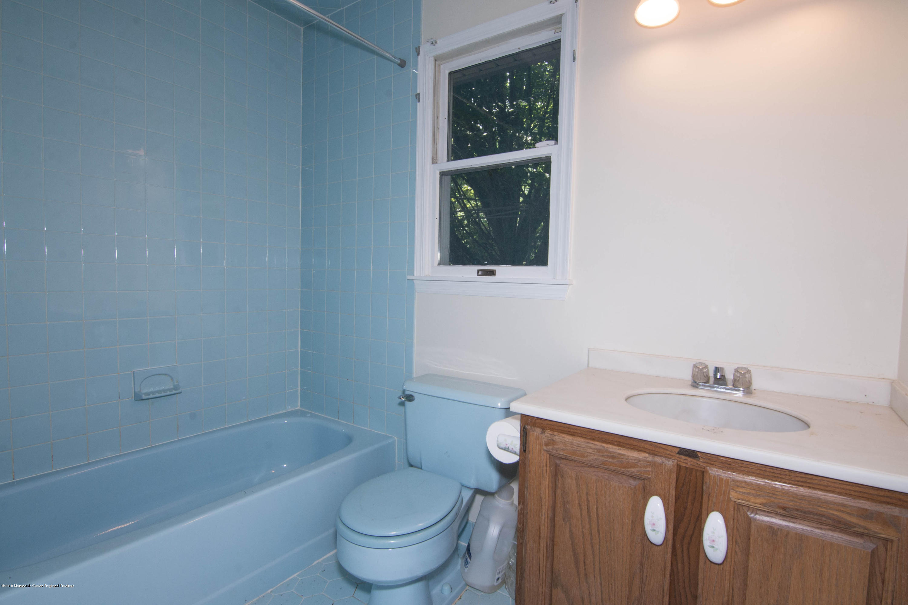 7 Red Hawk Road South Colts Neck, NJ 07722 - Photo 18 of 38 1st Floor Full Bath