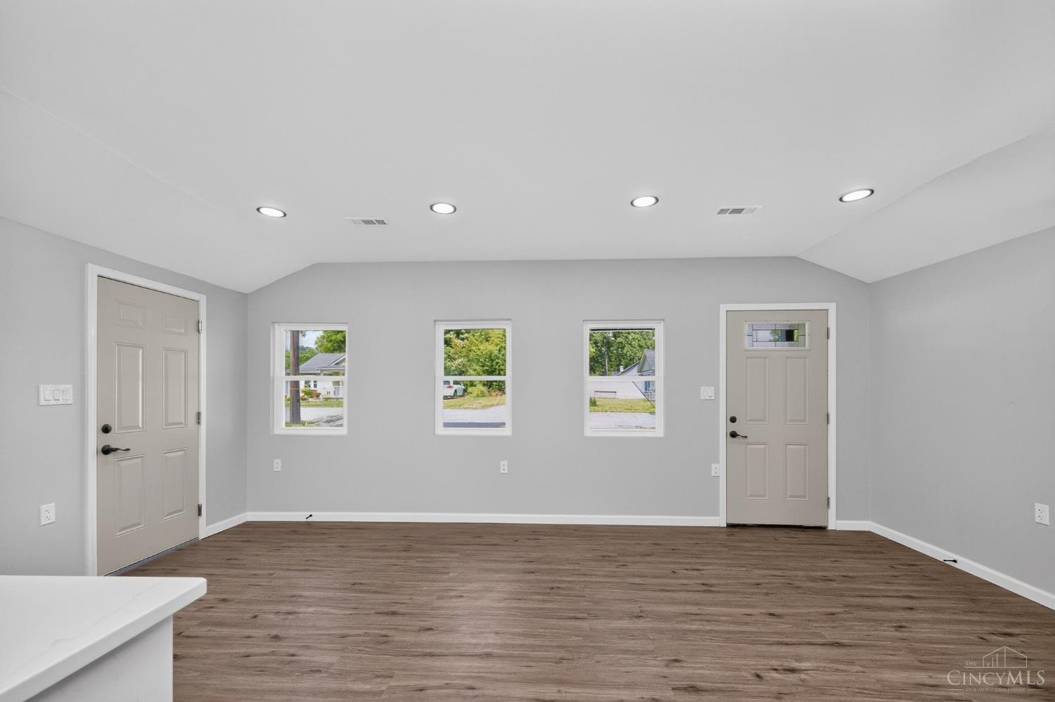 8812 Pine Road Cincinnati, OH 45242 - Photo 10 of 61