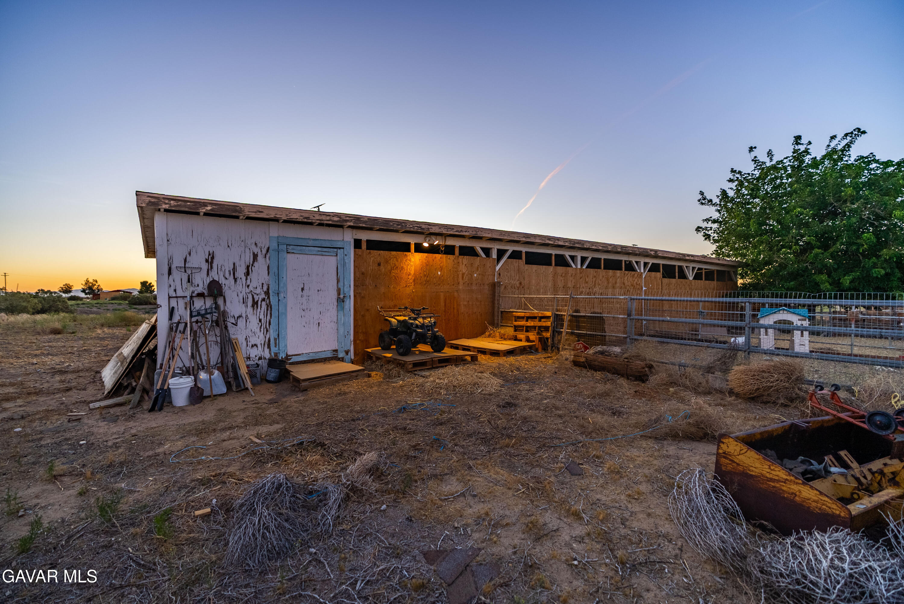 20539 East Ave R Palmdale, CA 93591 - Photo 42 of 55 a view of the back yard of the house