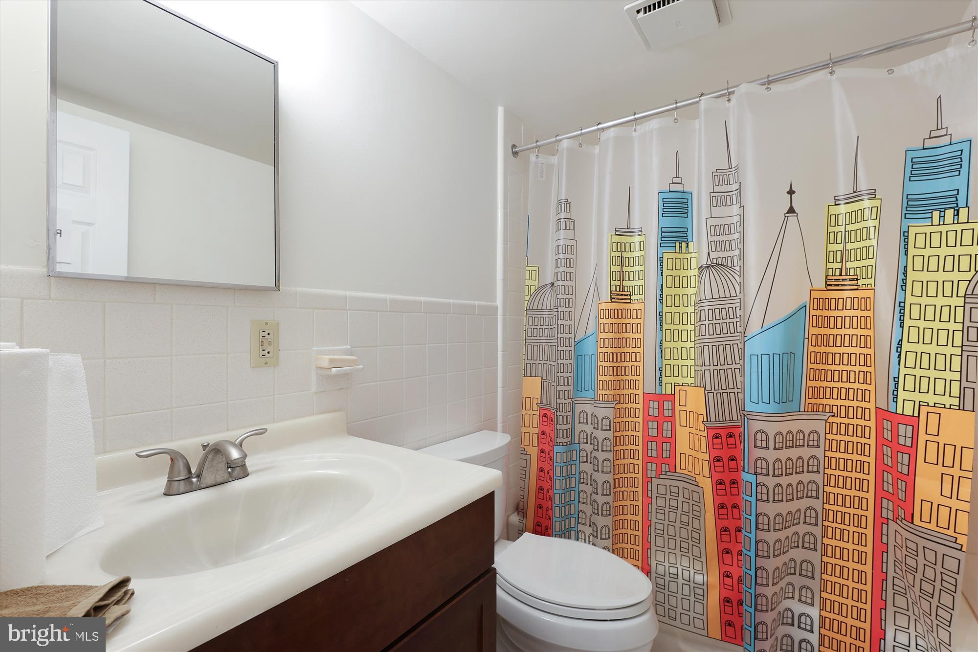 6324 Lenox Road Bethesda, MD 20817 - Photo 30 of 40 Bathroom #3