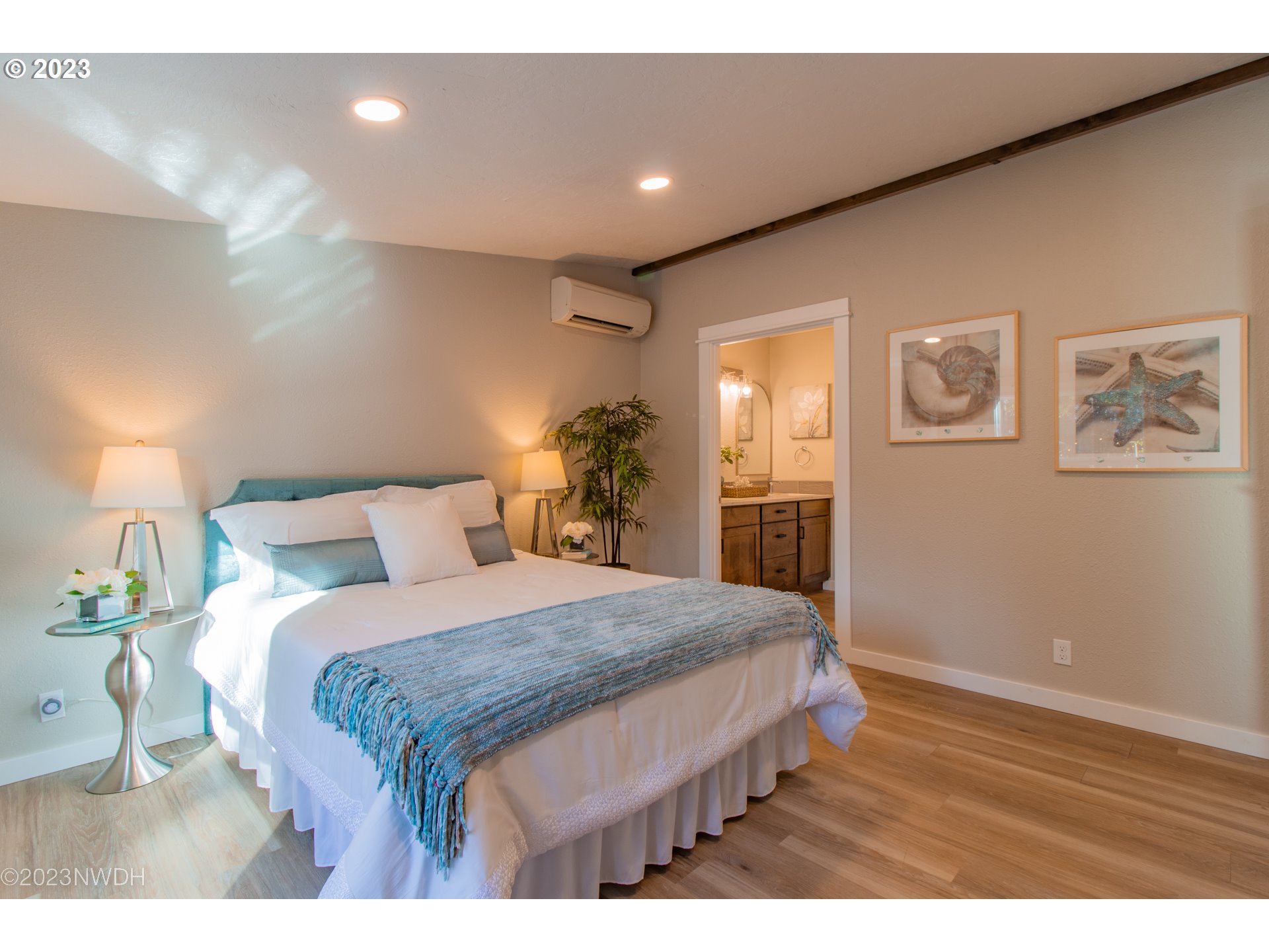 1625 River Loop 1 Eugene, OR 97404 - Photo 11 of 32 a bedroom with a large bed and a window