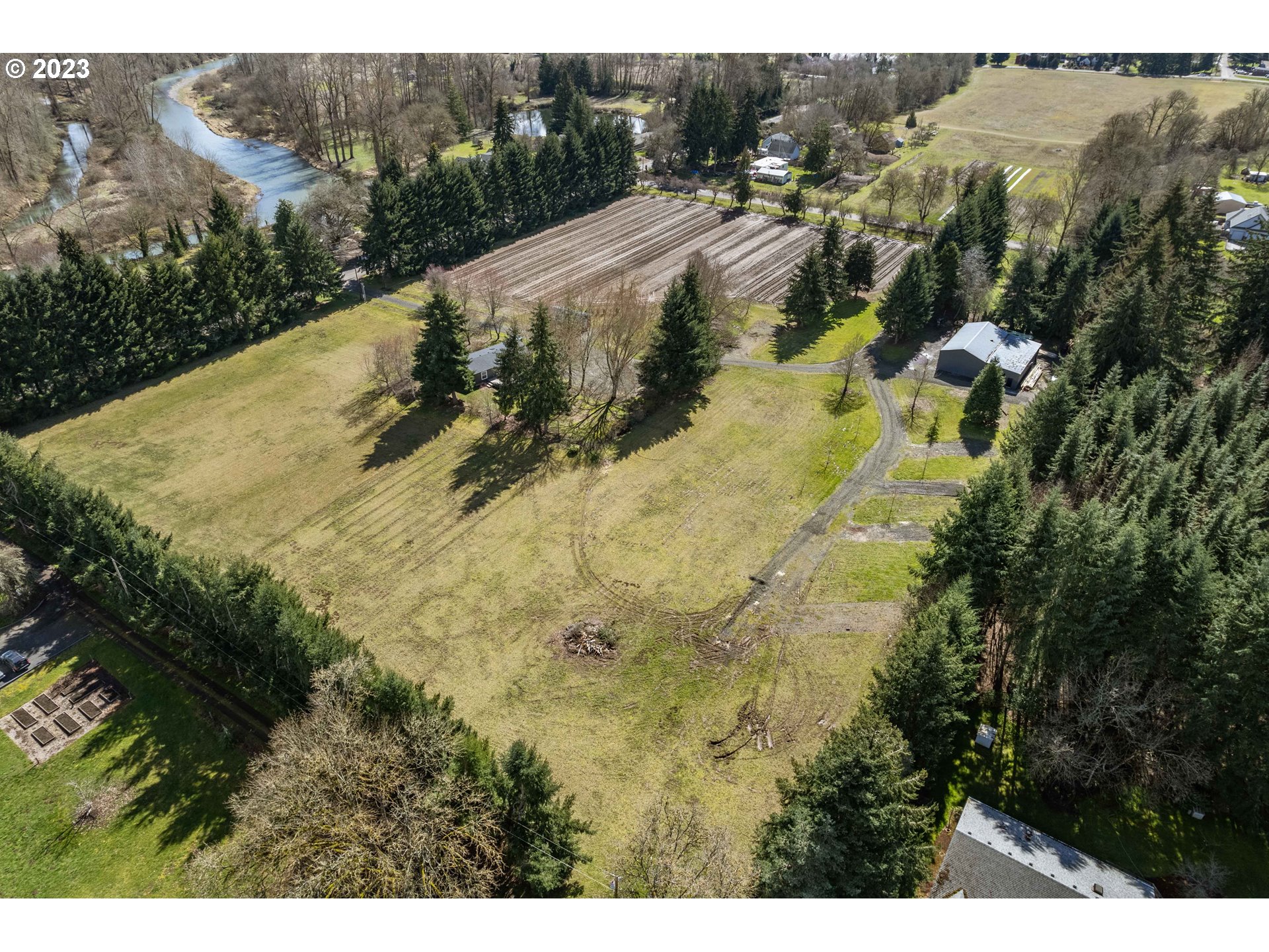 1625 River Loop 1 Eugene, OR 97404 - Photo 28 of 32 a view of a houses with a yard