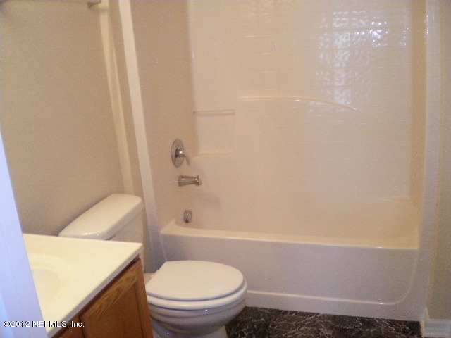 10511 Autumn Trace Road Jacksonville, FL 32257 - Photo 8 of 10 1st Bath