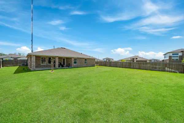 $2,300 | 818 Starcross Bnd Drive, Missouri City, TX 77459