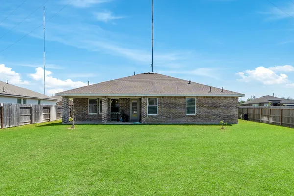 $2,300 | 818 Starcross Bnd Drive, Missouri City, TX 77459