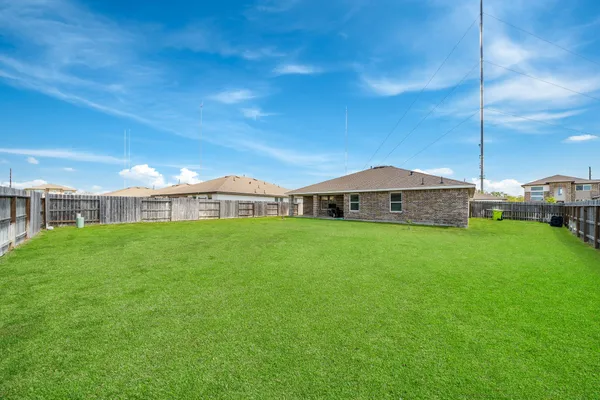 $2,300 | 818 Starcross Bnd Drive, Missouri City, TX 77459