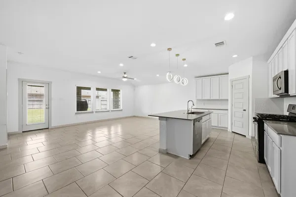 $2,300 | 818 Starcross Bnd Drive, Missouri City, TX 77459