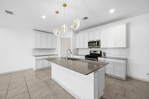 $2,300 | 818 Starcross Bnd Drive, Missouri City, TX 77459