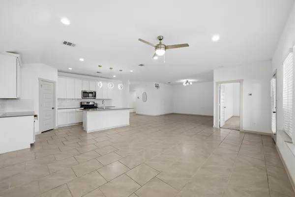 $2,300 | 818 Starcross Bnd Drive, Missouri City, TX 77459