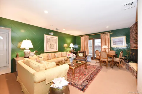 $1,750,880 | 11 Joy Drive, Manhasset Hills, NY 11040