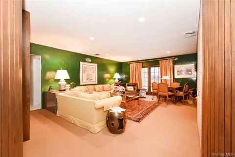 $1,750,880 | 11 Joy Drive, Manhasset Hills, NY 11040