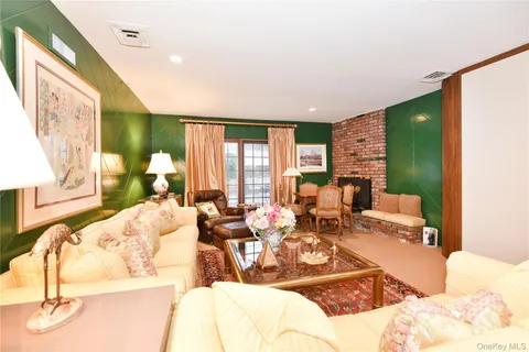 $1,750,880 | 11 Joy Drive, Manhasset Hills, NY 11040