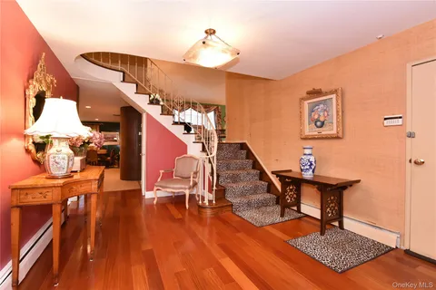 $1,750,880 | 11 Joy Drive, Manhasset Hills, NY 11040