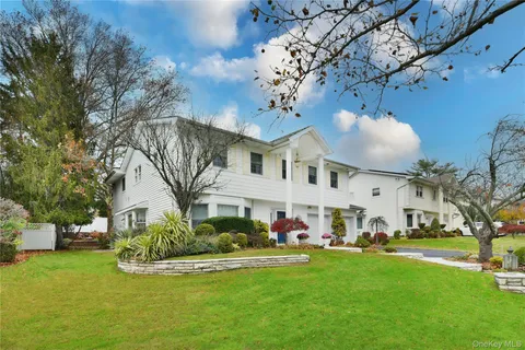 $1,750,880 | 11 Joy Drive, Manhasset Hills, NY 11040