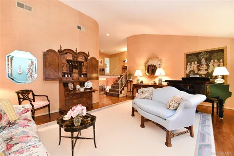 $1,750,880 | 11 Joy Drive, Manhasset Hills, NY 11040