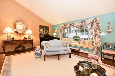 $1,750,880 | 11 Joy Drive, Manhasset Hills, NY 11040