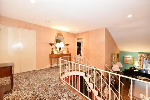 $1,750,880 | 11 Joy Drive, Manhasset Hills, NY 11040