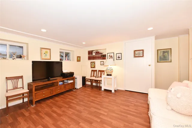 $1,750,880 | 11 Joy Drive, Manhasset Hills, NY 11040