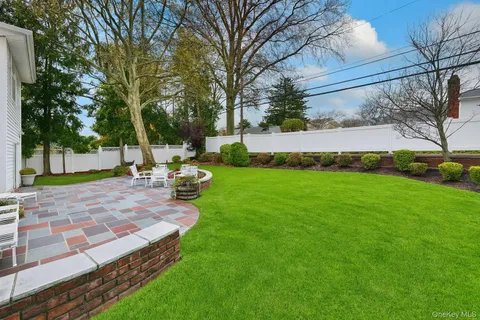 $1,750,880 | 11 Joy Drive, Manhasset Hills, NY 11040