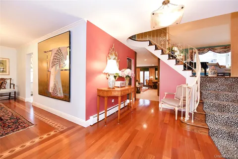 $1,750,880 | 11 Joy Drive, Manhasset Hills, NY 11040