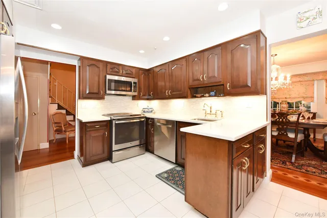 $1,750,880 | 11 Joy Drive, Manhasset Hills, NY 11040