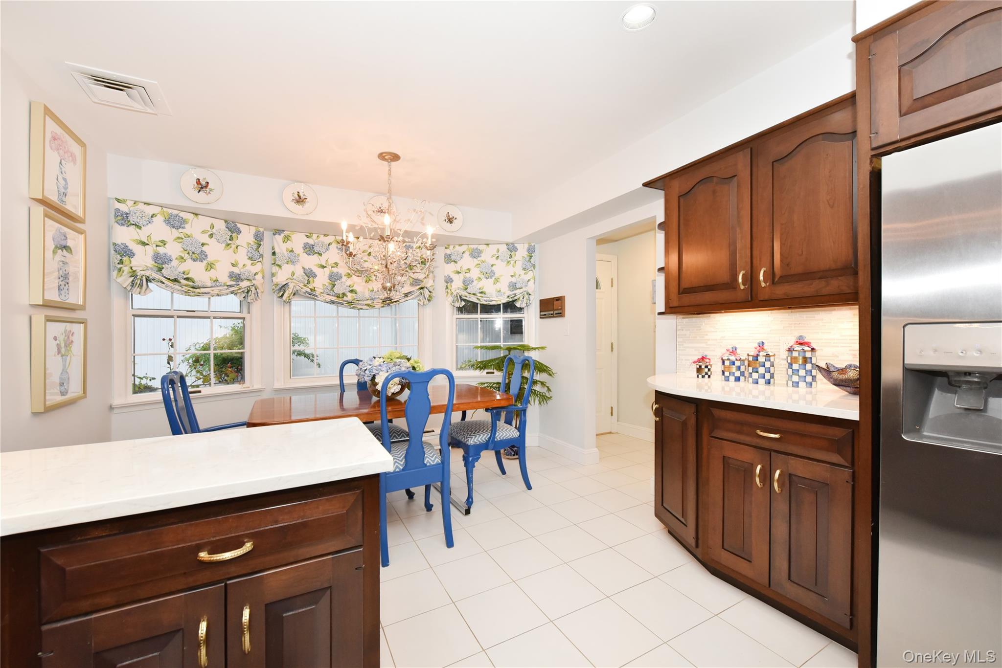 11 Joy Drive Manhasset Hills, NY 11040 - Photo 8 of 41