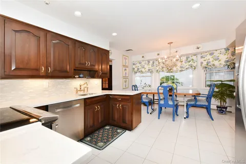 $1,750,880 | 11 Joy Drive, Manhasset Hills, NY 11040