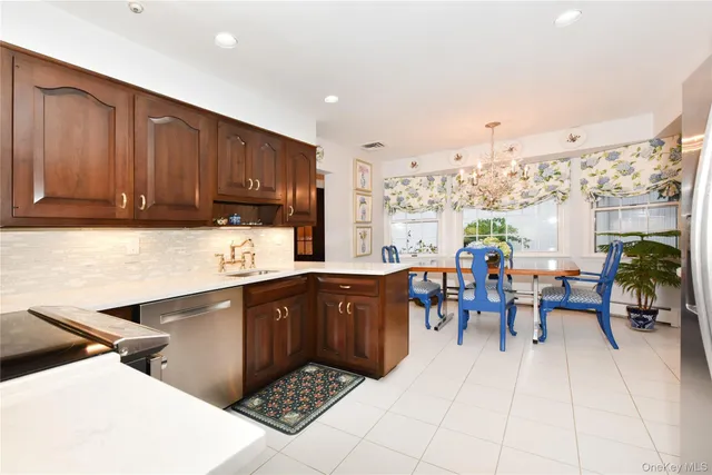 $1,750,880 | 11 Joy Drive, Manhasset Hills, NY 11040