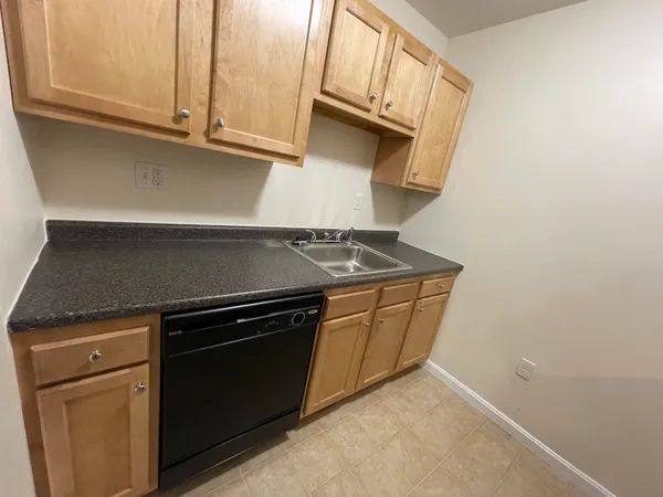 $1,966 | 10 Sentinel Court, Unit 201, Manchester, NH 03103