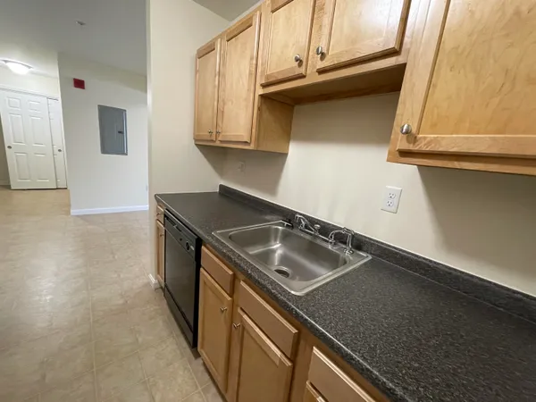 $1,966 | 10 Sentinel Court, Unit 201, Manchester, NH 03103