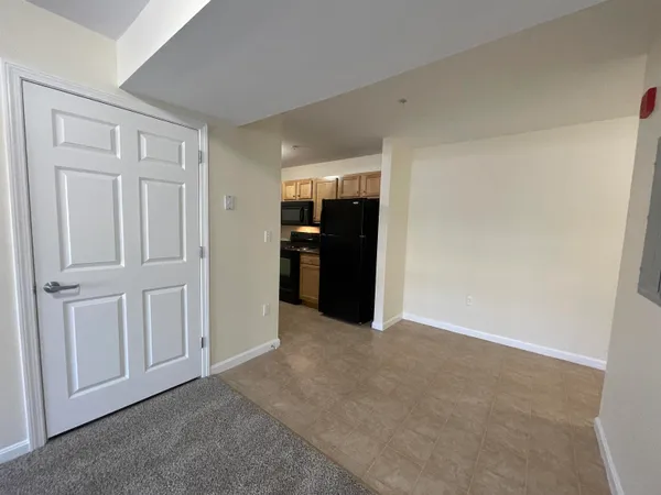 $1,966 | 10 Sentinel Court, Unit 201, Manchester, NH 03103