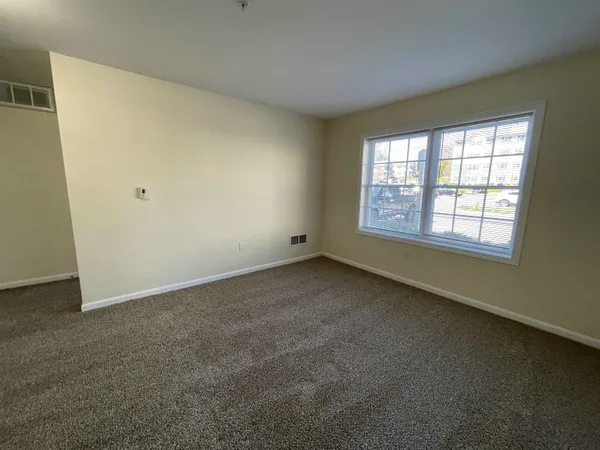 $1,966 | 10 Sentinel Court, Unit 201, Manchester, NH 03103