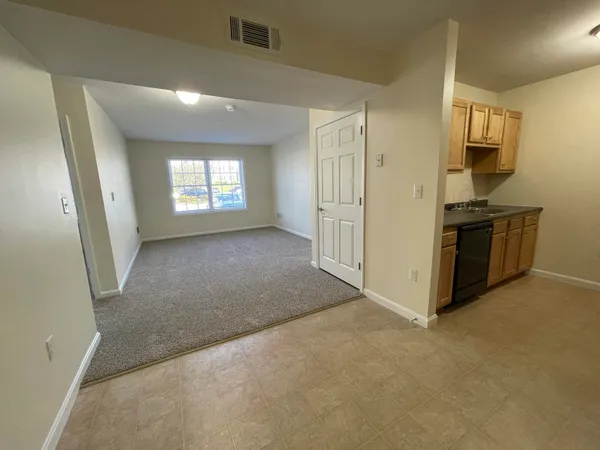 $1,966 | 10 Sentinel Court, Unit 201, Manchester, NH 03103