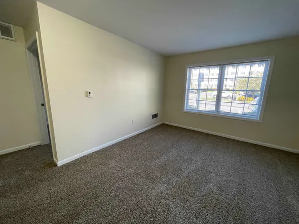 $1,966 | 10 Sentinel Court, Unit 201, Manchester, NH 03103