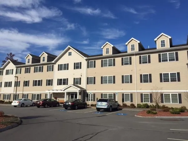 $1,966 | 10 Sentinel Court, Unit 201, Manchester, NH 03103