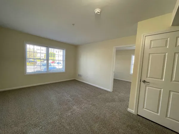 $1,966 | 10 Sentinel Court, Unit 201, Manchester, NH 03103