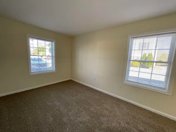 $1,966 | 10 Sentinel Court, Unit 201, Manchester, NH 03103