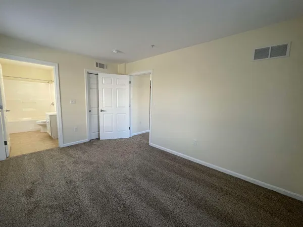 $1,966 | 10 Sentinel Court, Unit 201, Manchester, NH 03103