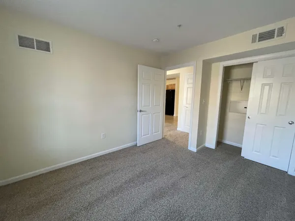 $1,966 | 10 Sentinel Court, Unit 201, Manchester, NH 03103