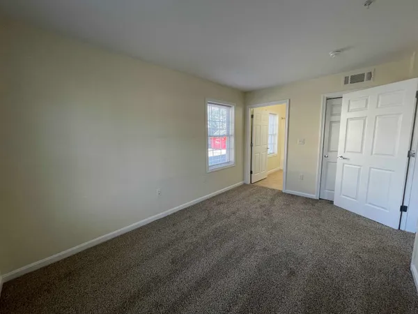 $1,966 | 10 Sentinel Court, Unit 201, Manchester, NH 03103