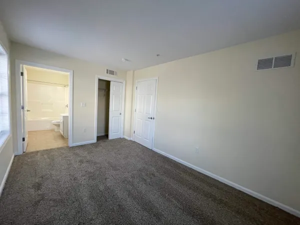 $1,966 | 10 Sentinel Court, Unit 201, Manchester, NH 03103