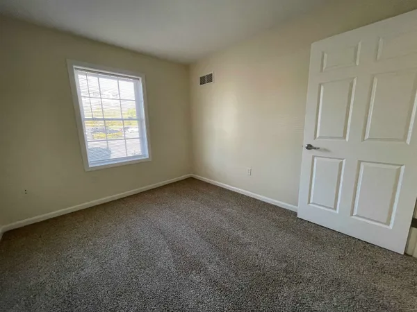 $1,966 | 10 Sentinel Court, Unit 201, Manchester, NH 03103