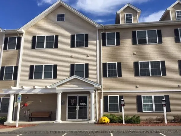 $1,966 | 10 Sentinel Court, Unit 201, Manchester, NH 03103