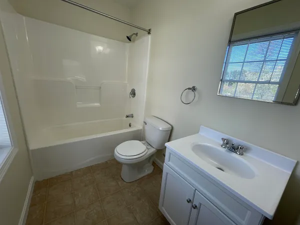 $1,966 | 10 Sentinel Court, Unit 201, Manchester, NH 03103