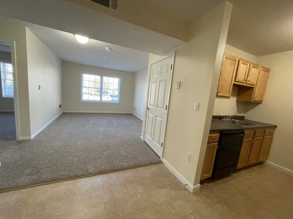 $1,966 | 10 Sentinel Court, Unit 201, Manchester, NH 03103